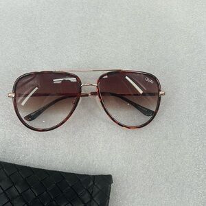 NWOT Quay  Sunglasses